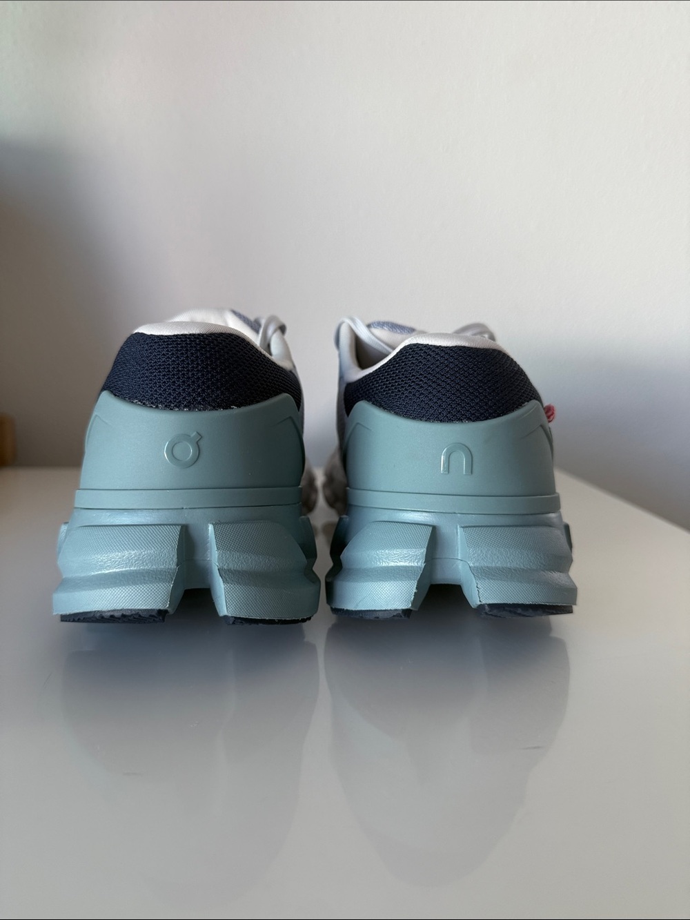 On CloudFlyer 4 Women's Sneakers, Size 6 Excellent Condition. - Picture 9 of 11